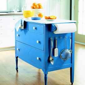 Modrý kuchyňský vozík