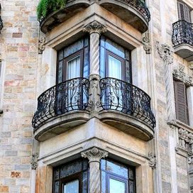 Rohový balkón