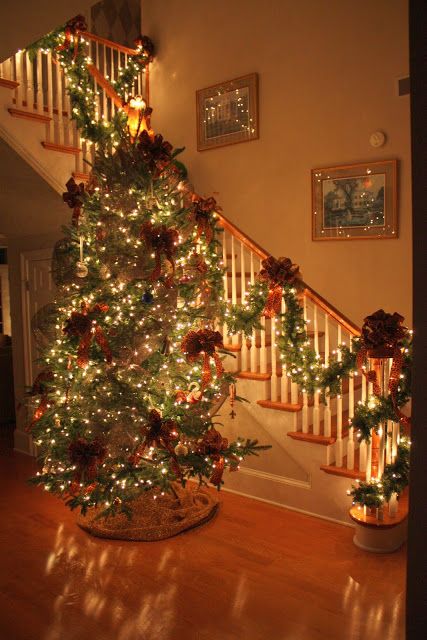 Vánoční stromeček u schodiště - 
