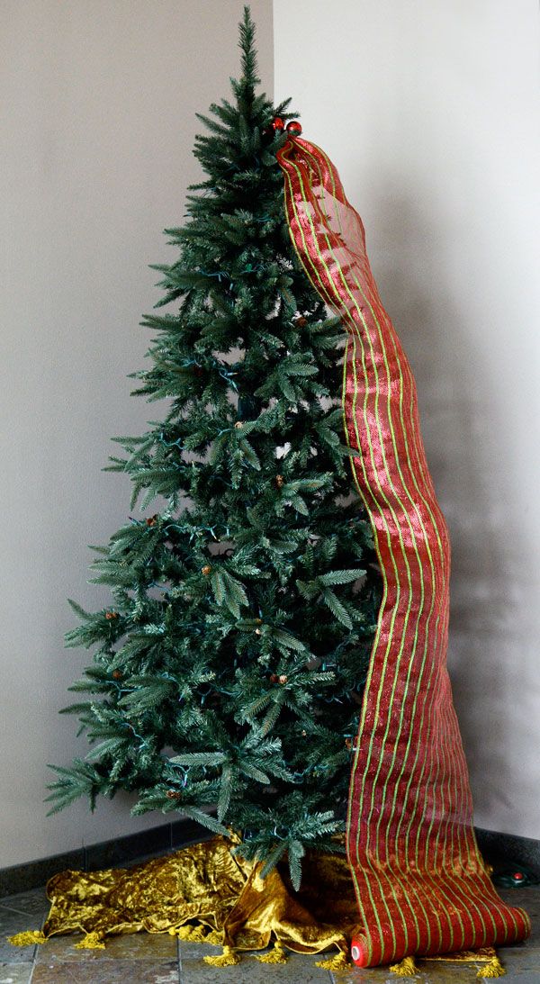 Umělý vánoční stromek se stuhou - 