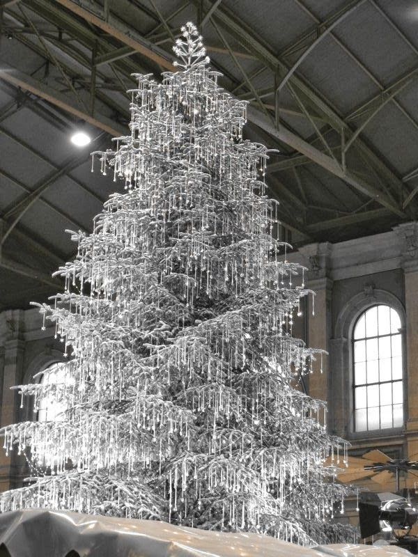 Stříbrný vánoční strom - 