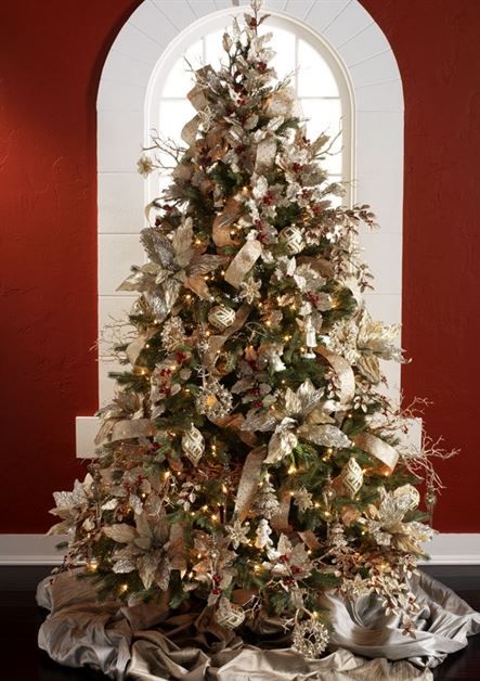 Bohatě zdobený vánoční stromeček - 