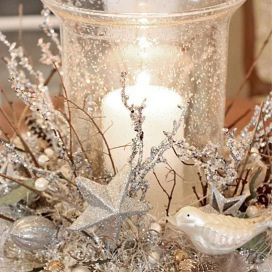 Stříbrno-bílá vánoční dekorace