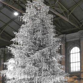 Stříbrný vánoční strom
