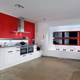 Kuchyň s červenou stěnou Lenka Frank