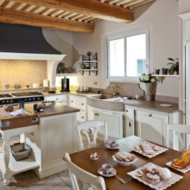 Inspirace pro bydlení: Vytváříme útulnou a romantickou kuchyň s jídelnou