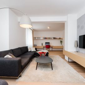 Obývací pokoj s červeným akcentem Designer-Ka