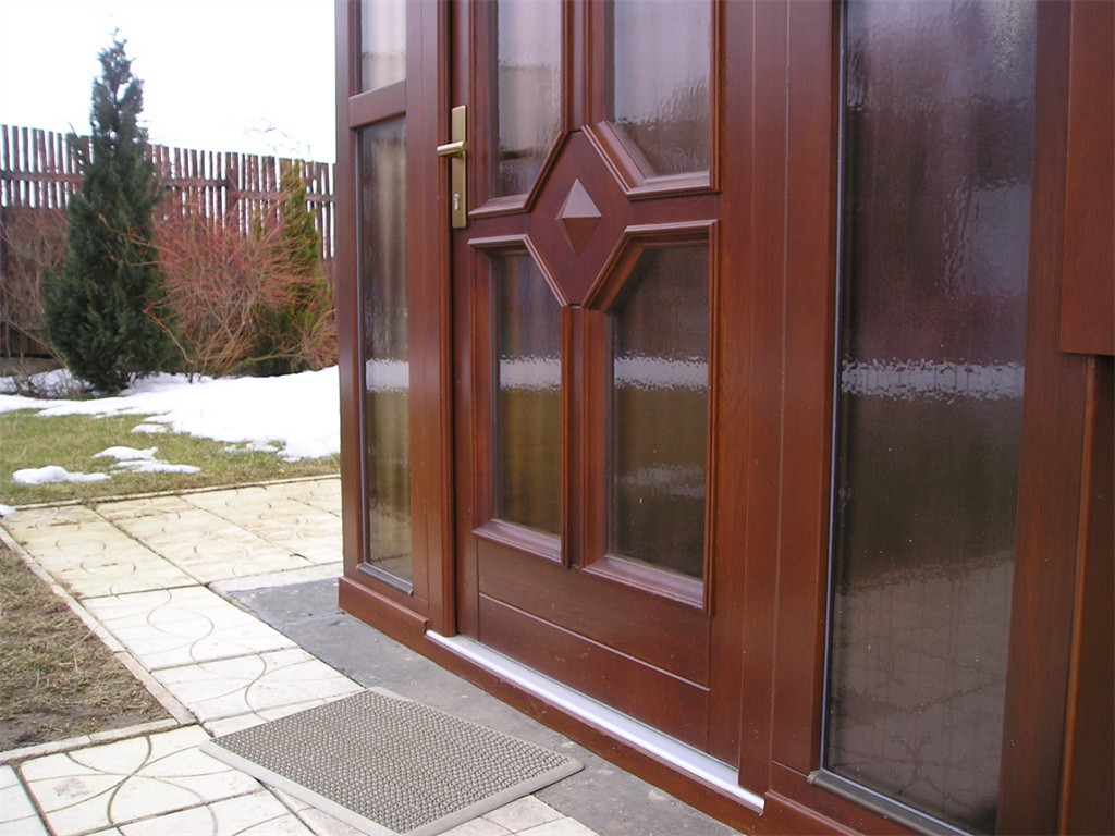 Dřevěné vchodové dveře VEKRA  - Vekra okna
