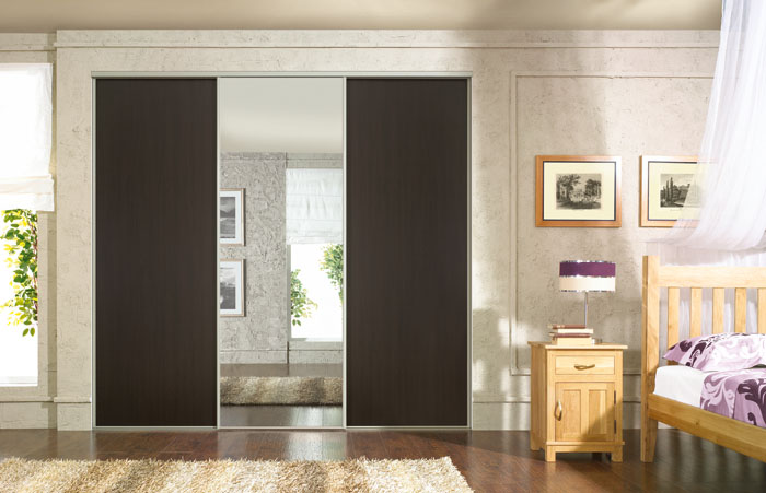vestavěná skříň se zrcadlovými dveřmi - Komandor – výrobce vestavěných skříní a kvalitního nábytku na míru