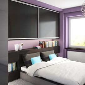 Fialová ložnice s praktickou vestavěnou skříní Komandor – výrobce vestavěných skříní a kvalitního nábytku na míru
