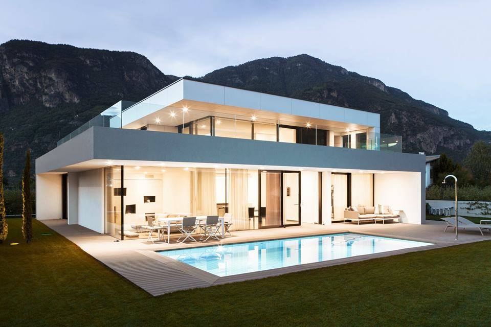 Moderní dům s bazénem - 