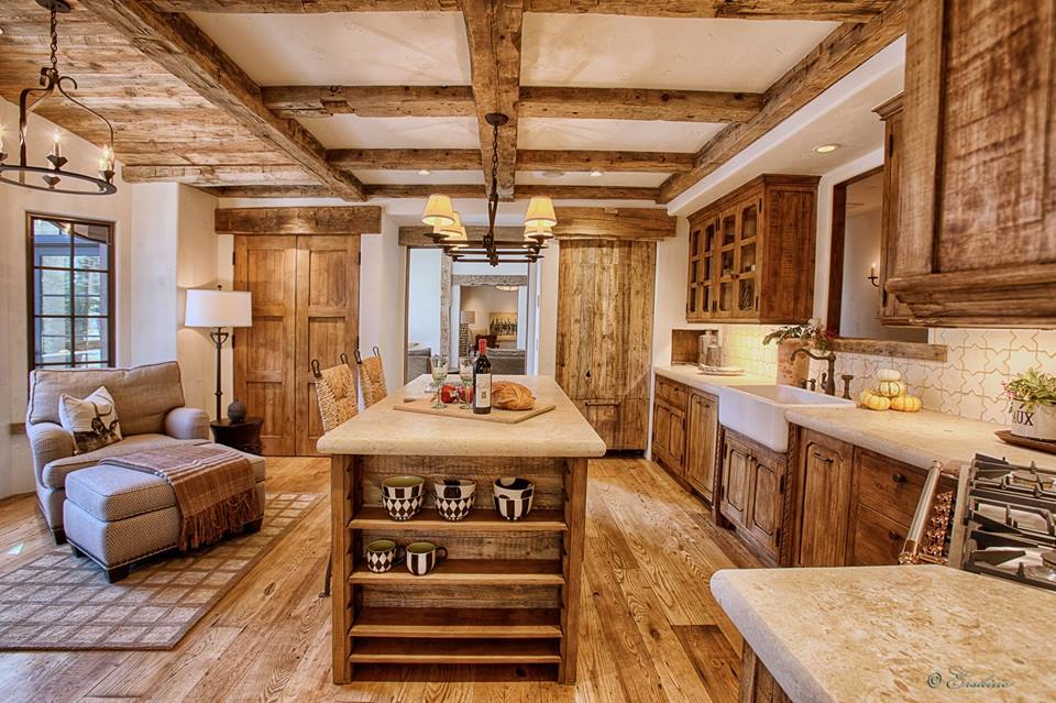 Kuchyň ve dřevě s patinou - 