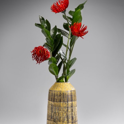 Dekorativní váza Muse Stripes Yellow 29cm - KARE