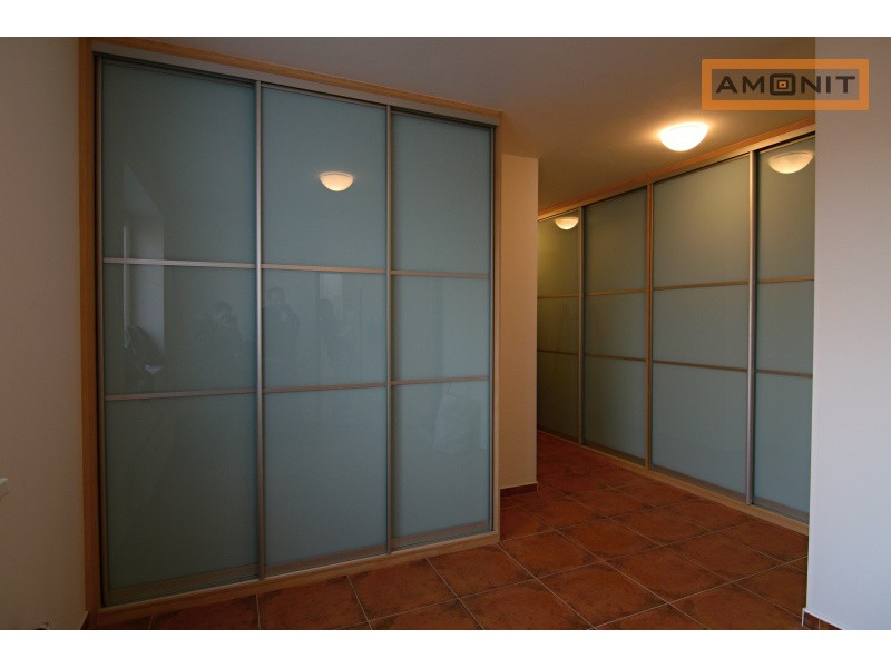 Vestavěné skříně s posuvnými dveřmi | AMONIT - Amonit interiéry s.r.o.