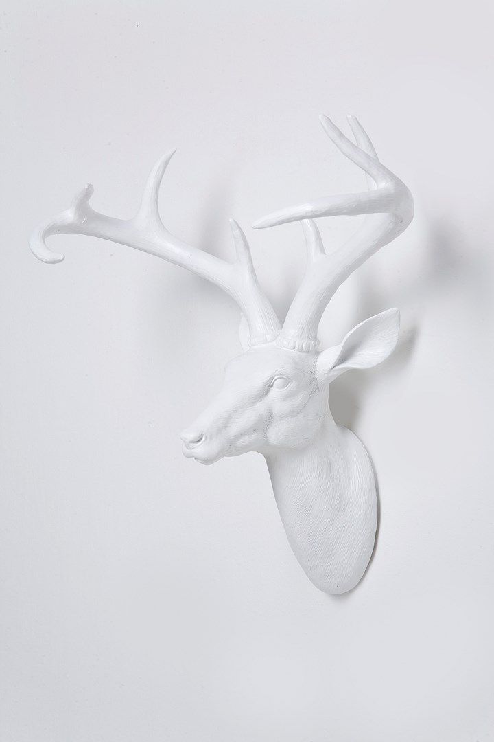 Bílá dekorativní busta ve tvaru jelena Kare Design Deer, 40 x 45 cm - Bonami.cz