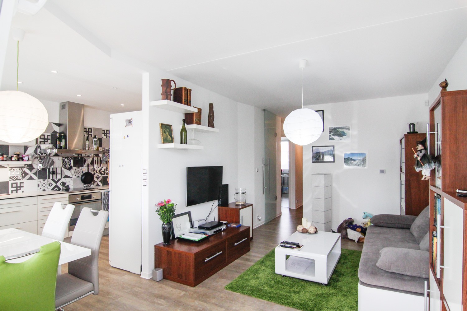 Obývací pokoj s papírovou koulí - David Architekti