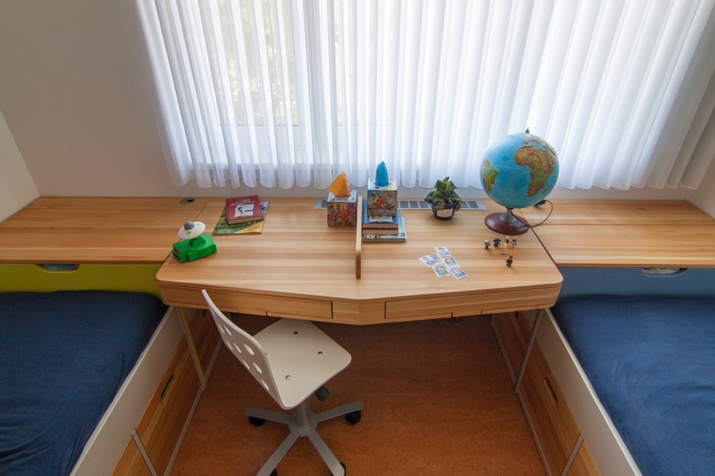 Stůl v dětském pokoji - David Architekti
