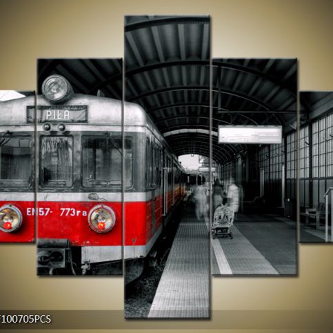 Vícedílný obraz Vlaková stanice černobíle s červeným efektem 100x70 cm - LEDobrazy.cz