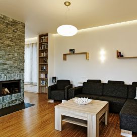 Obývací pokoj s krbem Adam Rujbr Architects