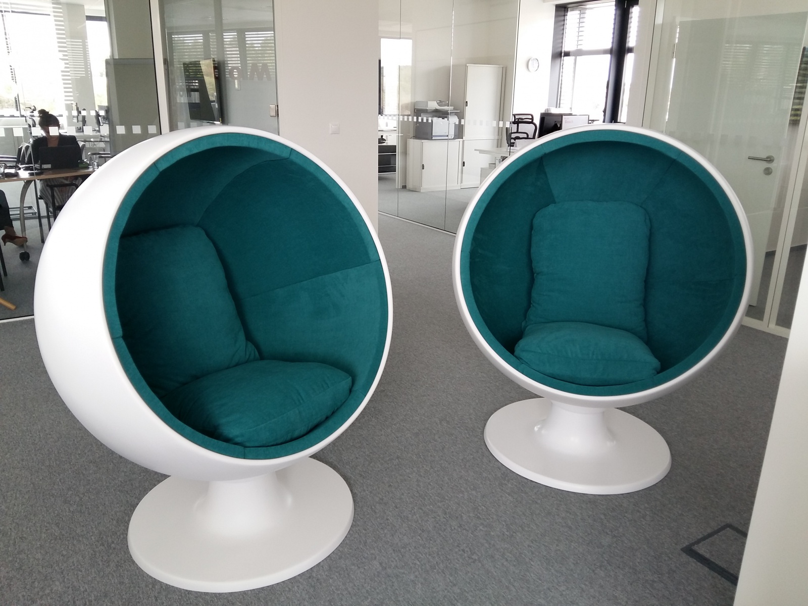 Kancelář - odpočinková zóna s Ball chair - Denisa Vanek - návrhy podle FENG - SHUI
