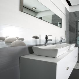 Vneste jednoduchý minimalistický styl do vaší koupelny