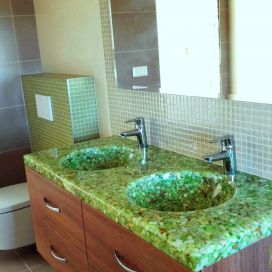 Moderní koupelna v přírodním stylu