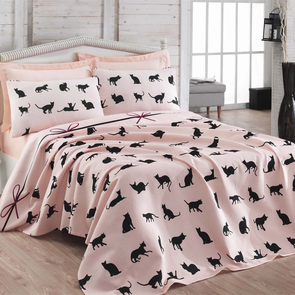 Přehoz přes postel na dvoulůžko s povlaky na polštáře a prostěradlem Cat, 200 x 235 cm - Bonami.cz