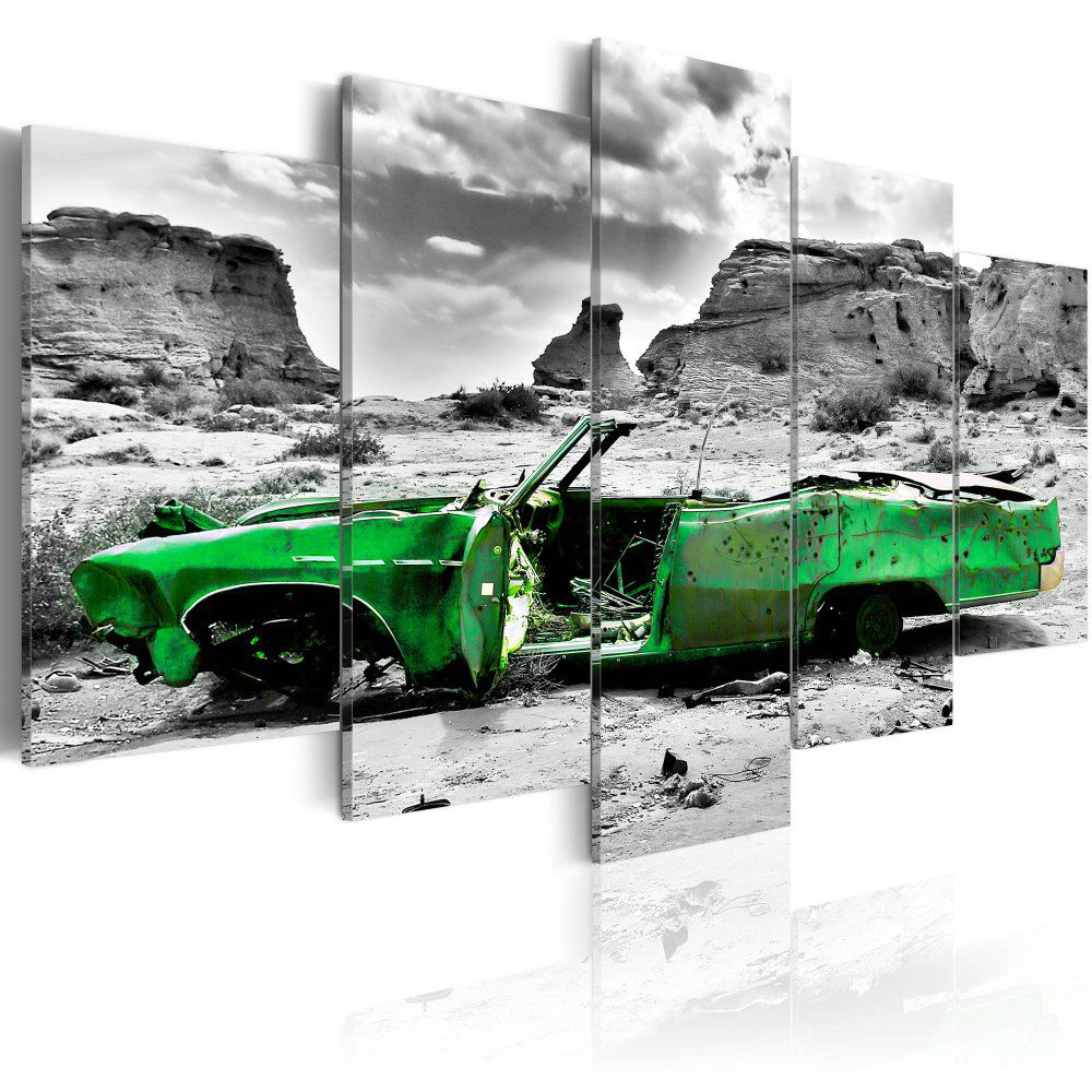 Obraz na plátně Bimago - Green retro car at Colorado Desert 100x50 cm - GLIX DECO s.r.o.
