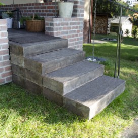 Proč betonové venkovní schodiště a dlažbu na zahradu?