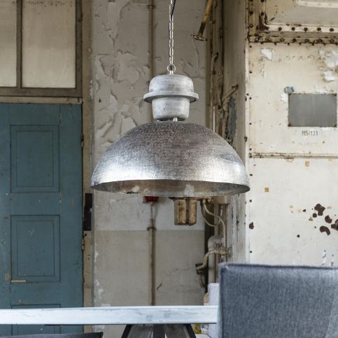 Závěsná lampa kovová s patinou a dřevěným prvkem povrch staré stříbro  Ø 53 Zijlstra - Nábytek aldo - NE