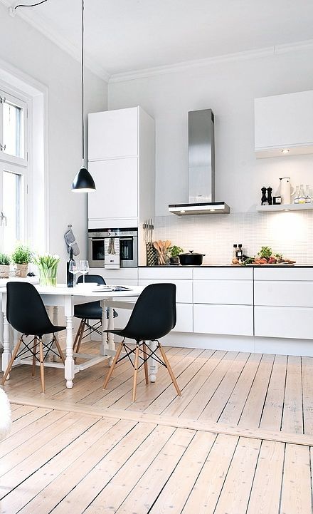 Skandinávská kuchyňka s jídelním stolem - 