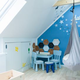 Dětský pokoj se stolkem Ikea Mammut Pieris design