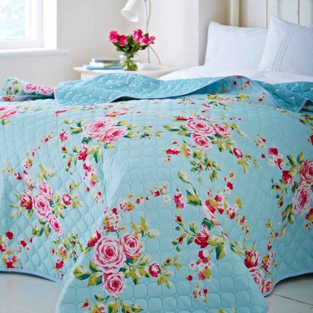 Světle modrý přehoz přes postel s motivem růží Catherine Lansfield Canterbury, 240 x 260 cm - Bonami.cz