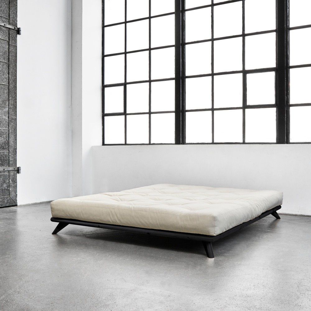 Černá dvoulůžková postel z borovicového dřeva s roštem 140x200 cm Senza – Karup Design - Bonami.cz