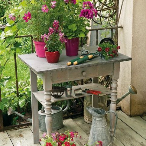 Terasa - stoleček na květiny Jana Grisanti