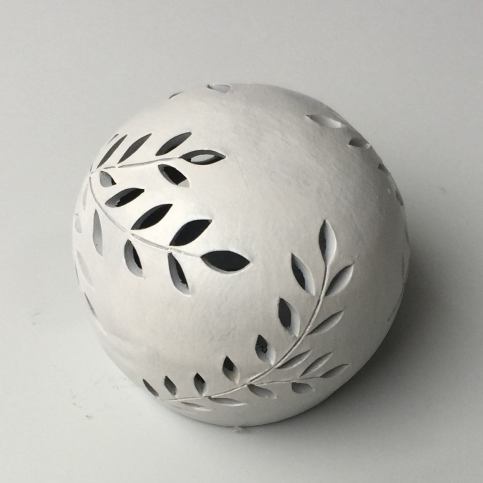 Keramika Andreas Votice Koule malá šedá vyřezávaná s větvičkami - Keramika Andreas