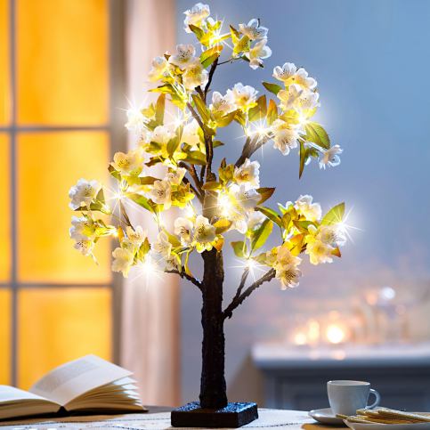 Rozkvetlý svítící stromek se švestkovými květy - Velký Košík