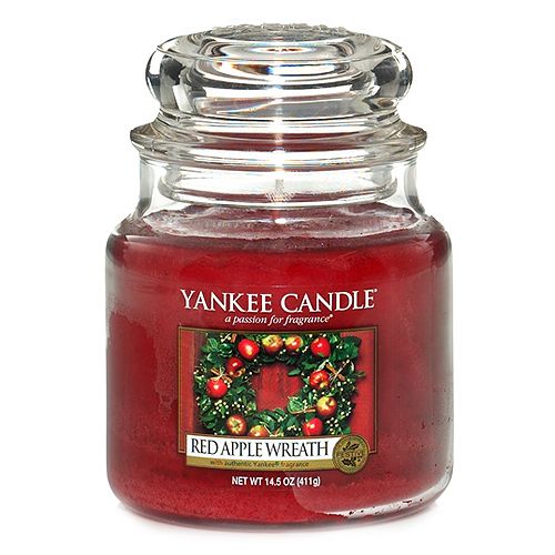 Yankee Candle vonná svíčka Red Apple Wreath Classic střední - Different.cz