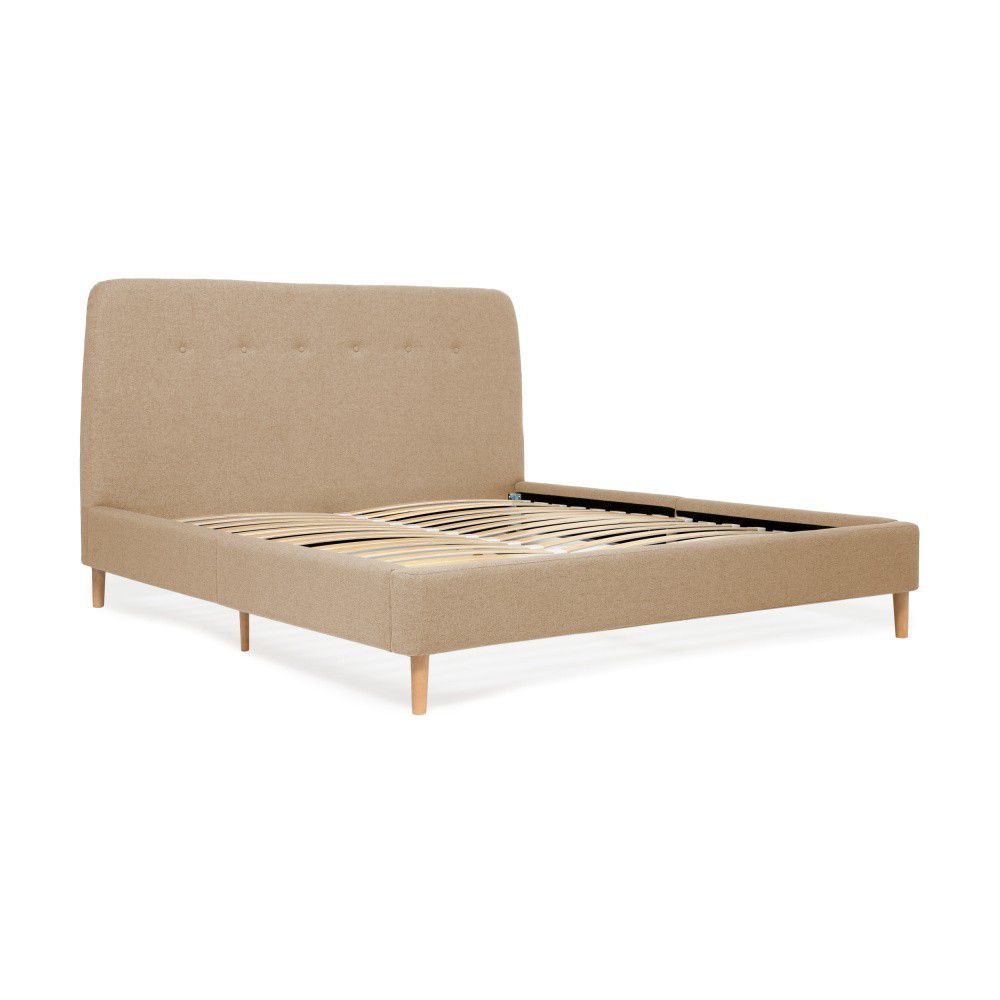 Pískově hnědá dvoulůžková postel s dřevěnými nohami Vivonita Mae Queen Size, 160 x 200 cm - Bonami.cz
