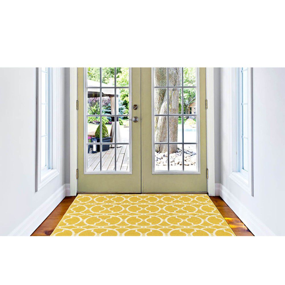 Žlutý venkovní koberec Floorita Interlaced, 133 x 190 cm - Bonami.cz