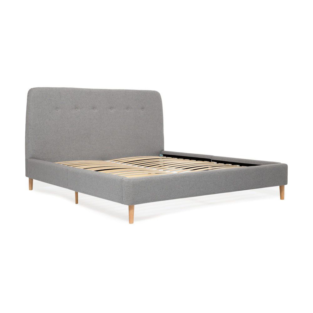 Šedá dvoulůžková postel s dřevěnými nohami Vivonita Mae Queen Size, 160 x 200 cm - Bonami.cz
