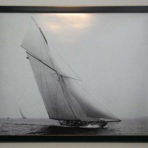 . Reprodukce v rámu Yacht Sailing 1899, 85x65 cm - Alomi Design