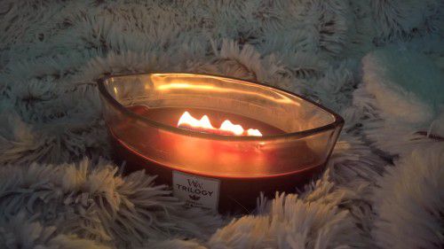 Luxusní svíčka s vůní černých třešní - NW - M-byt