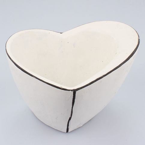 Bílý betonový květináč ve tvaru srdce Dakls Vintage Heart - Bonami.cz