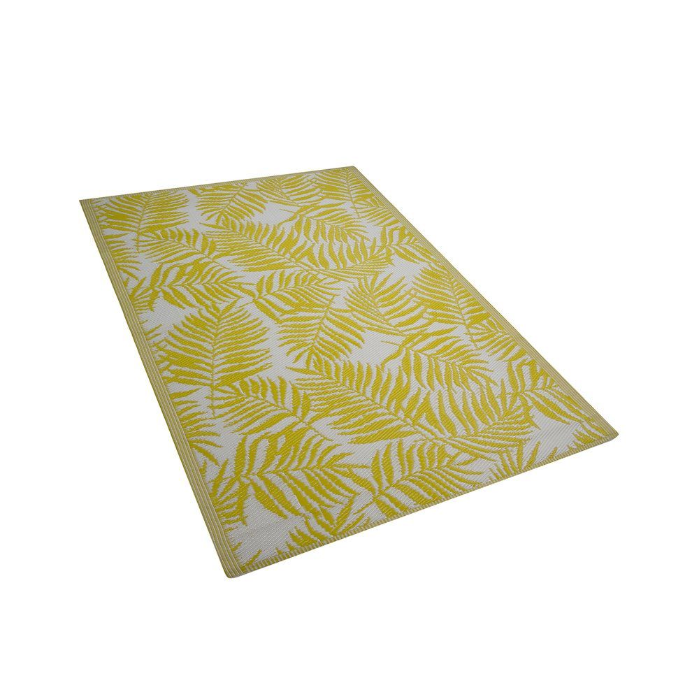Oboustranný venkovní koberec s motivem palmových listů v žluté barvě 120 x 180 cm KOTA - Beliani.cz