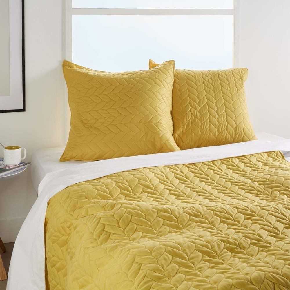 Atmosphera Žlutý přehoz na postel 240 x 260 cm + 2 povlaky na polštáře 60 x 60 cm - EMAKO.CZ s.r.o.