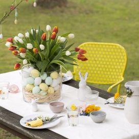 Tipy floristů k prostřenému velikonočnímu stolu