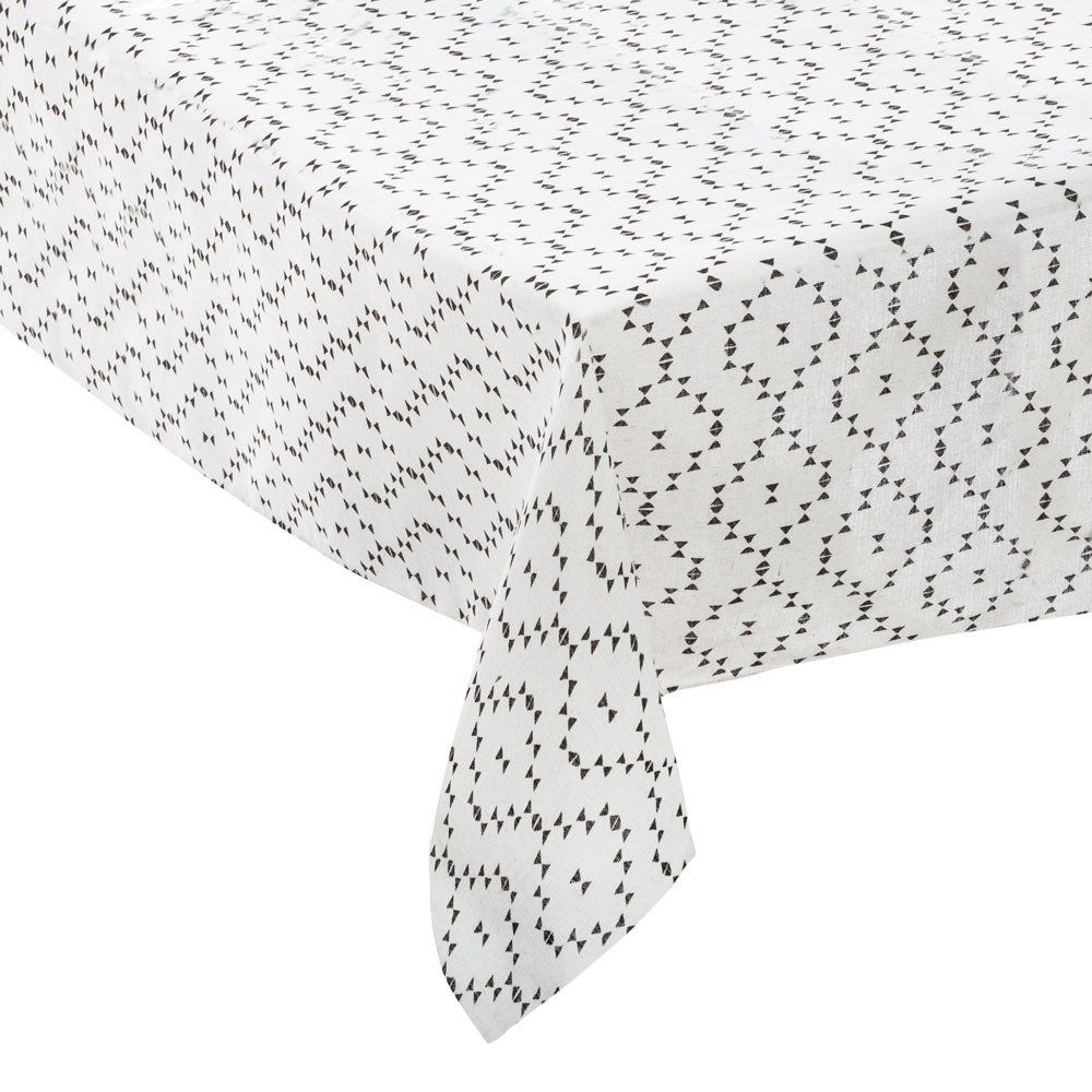 Atmosphera Ubrus bílé barvy o rozměrech 140 x 240 cm, vyrobený z polyesteru, ozdoba každého stolu - EMAKO.CZ s.r.o.