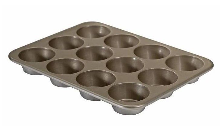 Nordic Ware Forma na 12 muffinů stříbrná 33 x 25 x 3 cm - Chefshop.cz