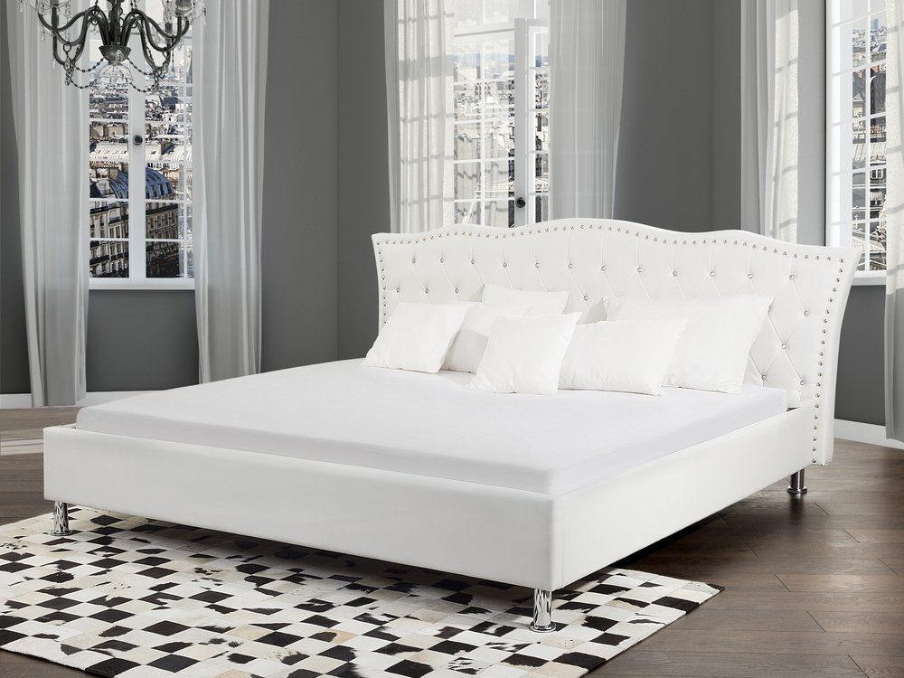 Bílá kožená postel Chesterfield s úložištěm 180x200 cm METZ - Beliani.cz